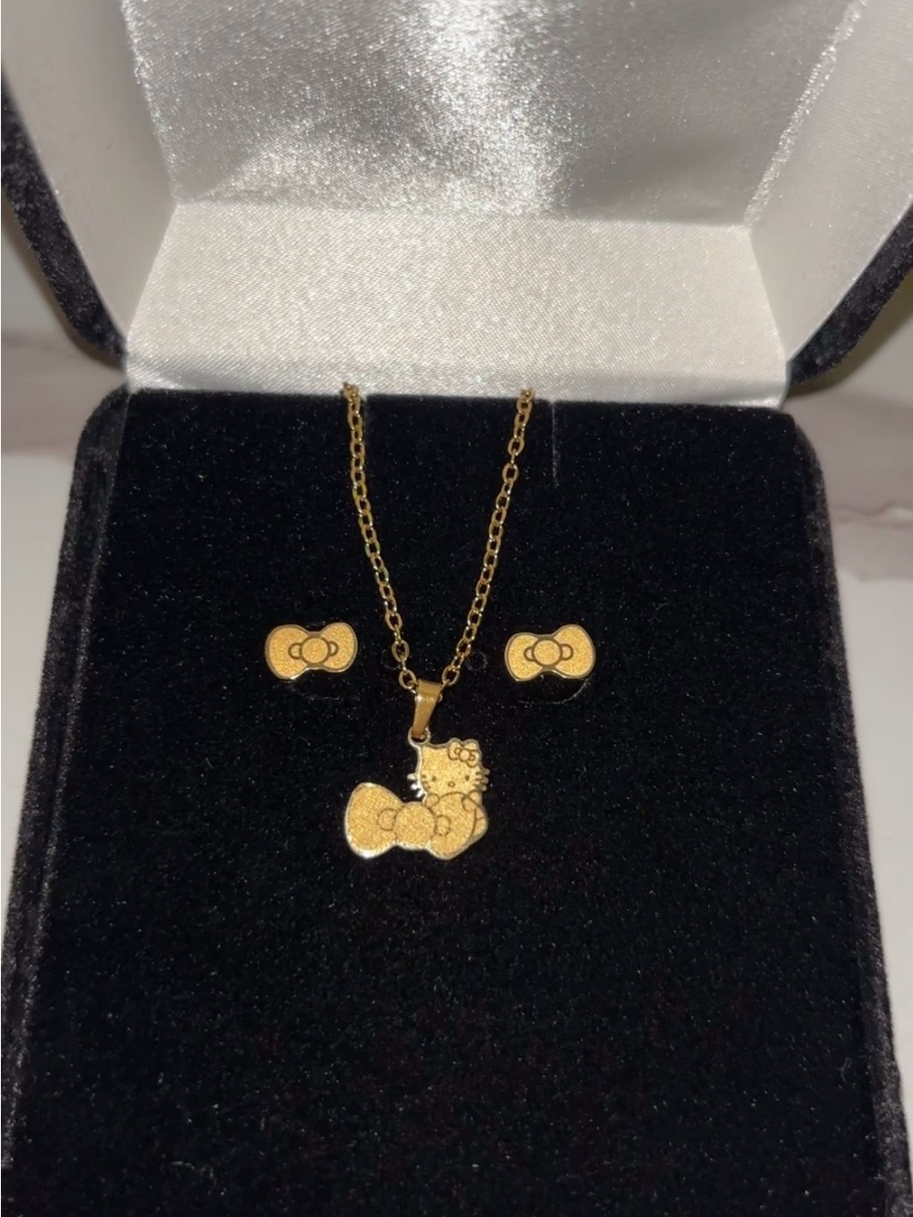 Gold Hello Kitty Pendant Necklace and Stud Earring Set 18k